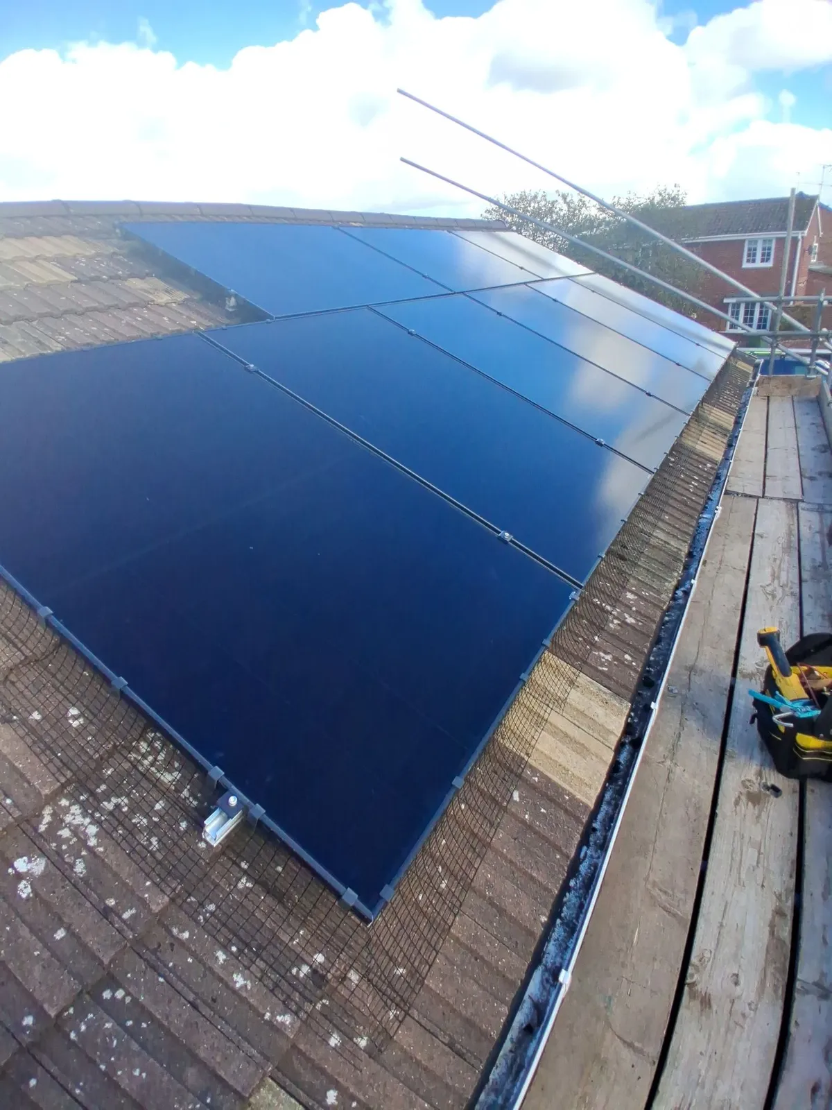 4.19 kwp solar and battery on Cardigan Road, Nuneaton and Bedworth (CV12)